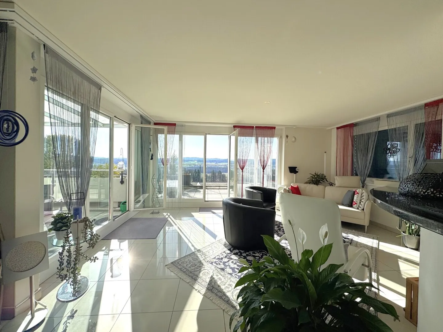 Exclusive terrace apartment with impressive panoramic view - Photo 2 of 14