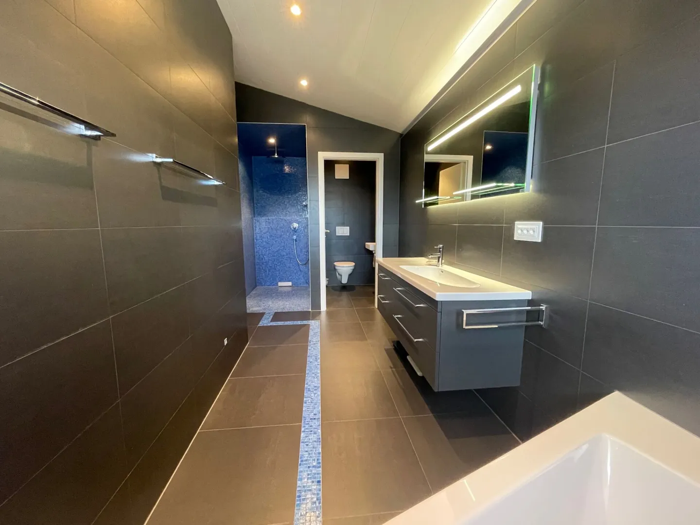 Unique Panoramic Attic - At the Summit of Comfort - Photo 11 of 16