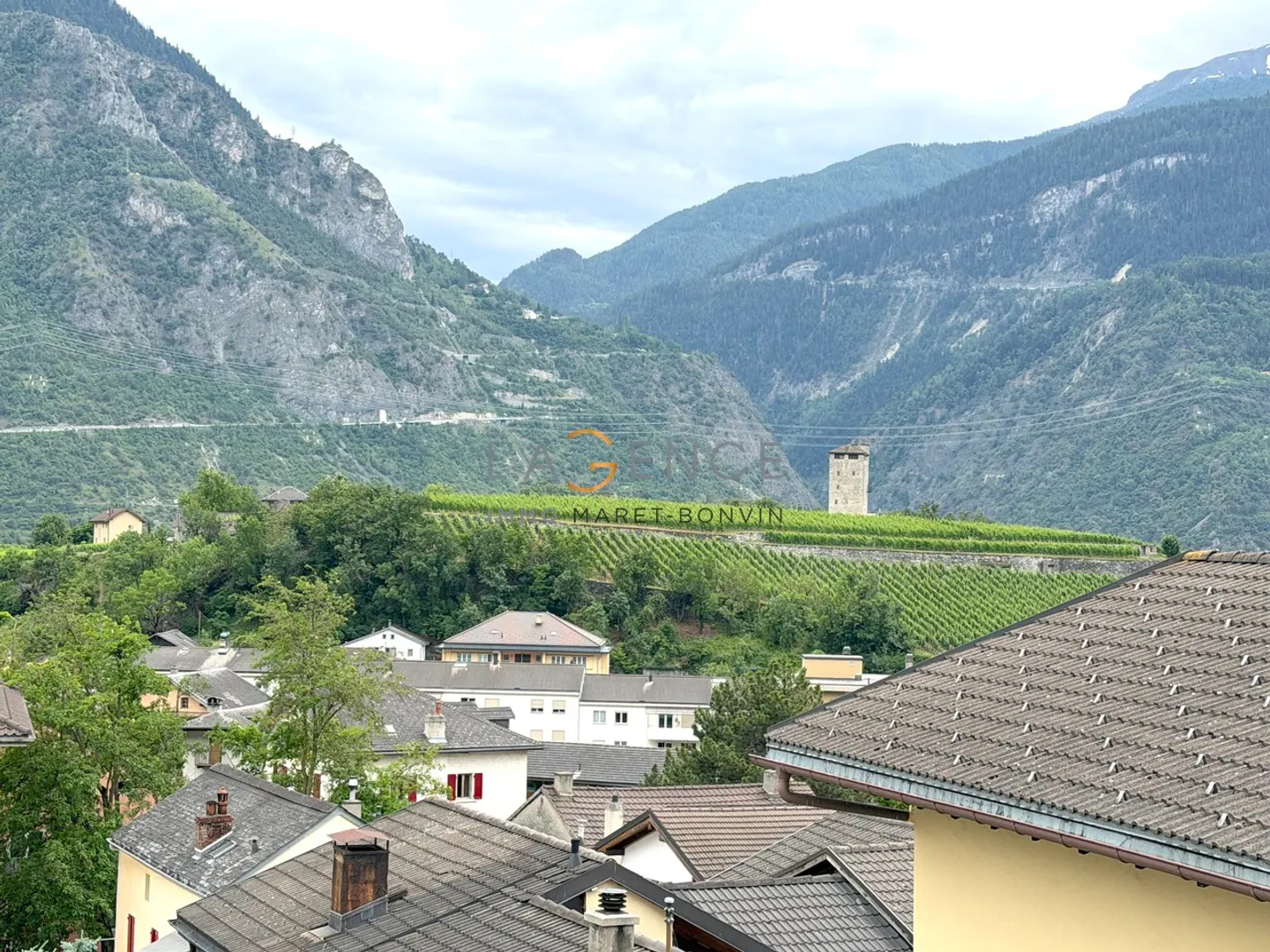 Charmante 5,5-Zimmer-Wohnung mit Balkon, freiem Blick und Garten - Foto 8 von 9