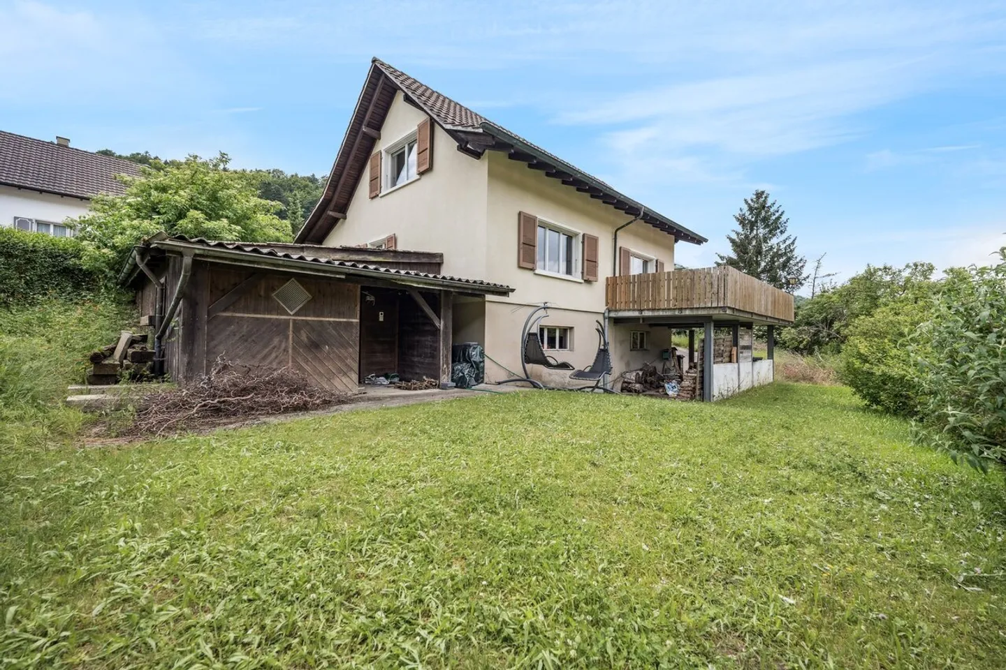 Single-family house with a separate apartment and plenty of privacy - Photo 1 of 13
