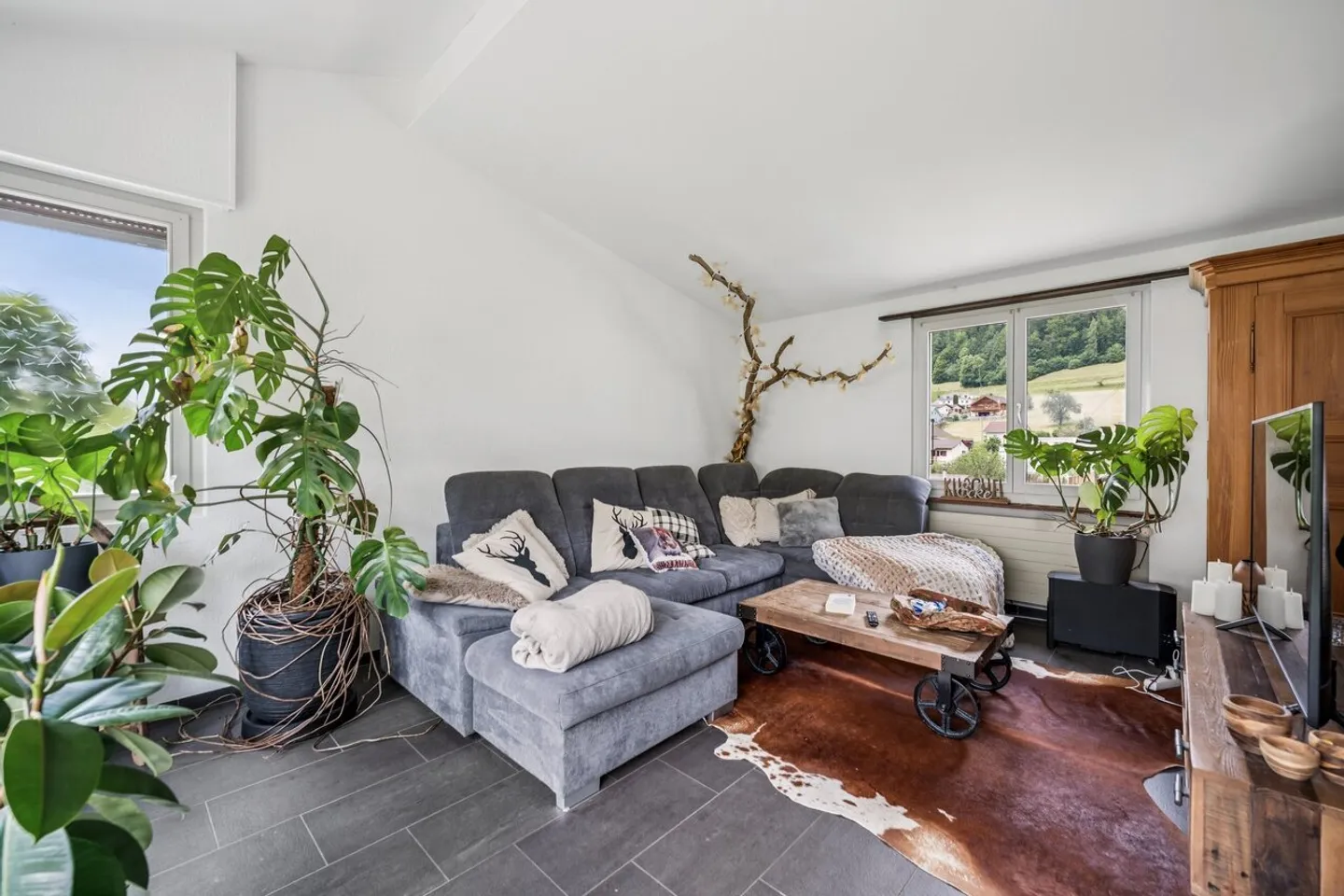 Single-family house with a separate apartment and plenty of privacy - Photo 3 of 13