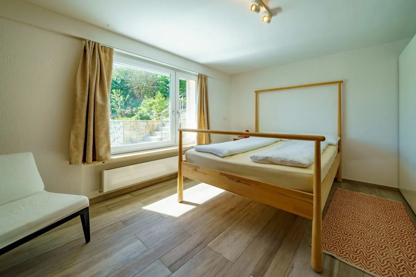 Geräumiges Familienhaus mit Pool - Foto 5 von 12