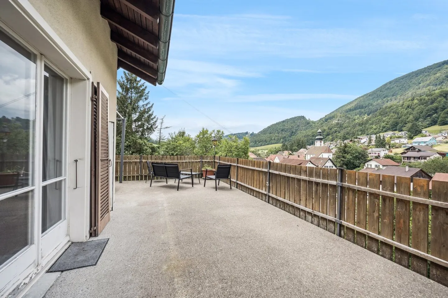 Single-family house with a separate apartment and plenty of privacy - Photo 12 of 13