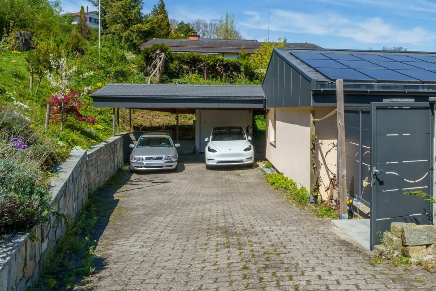 Geräumiges Familienhaus mit Pool - Foto 9 von 12