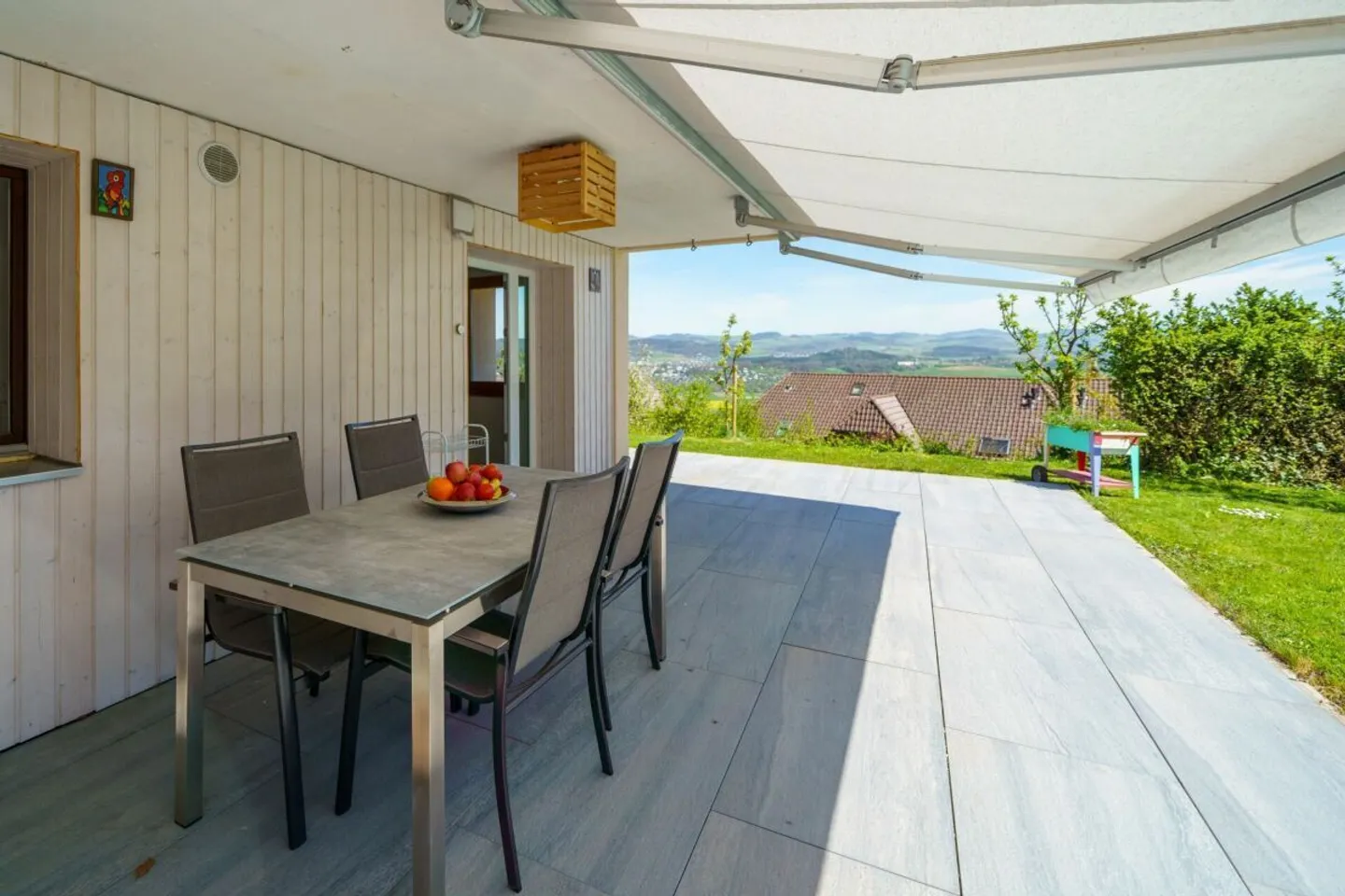 Geräumiges Familienhaus mit Pool - Foto 11 von 12