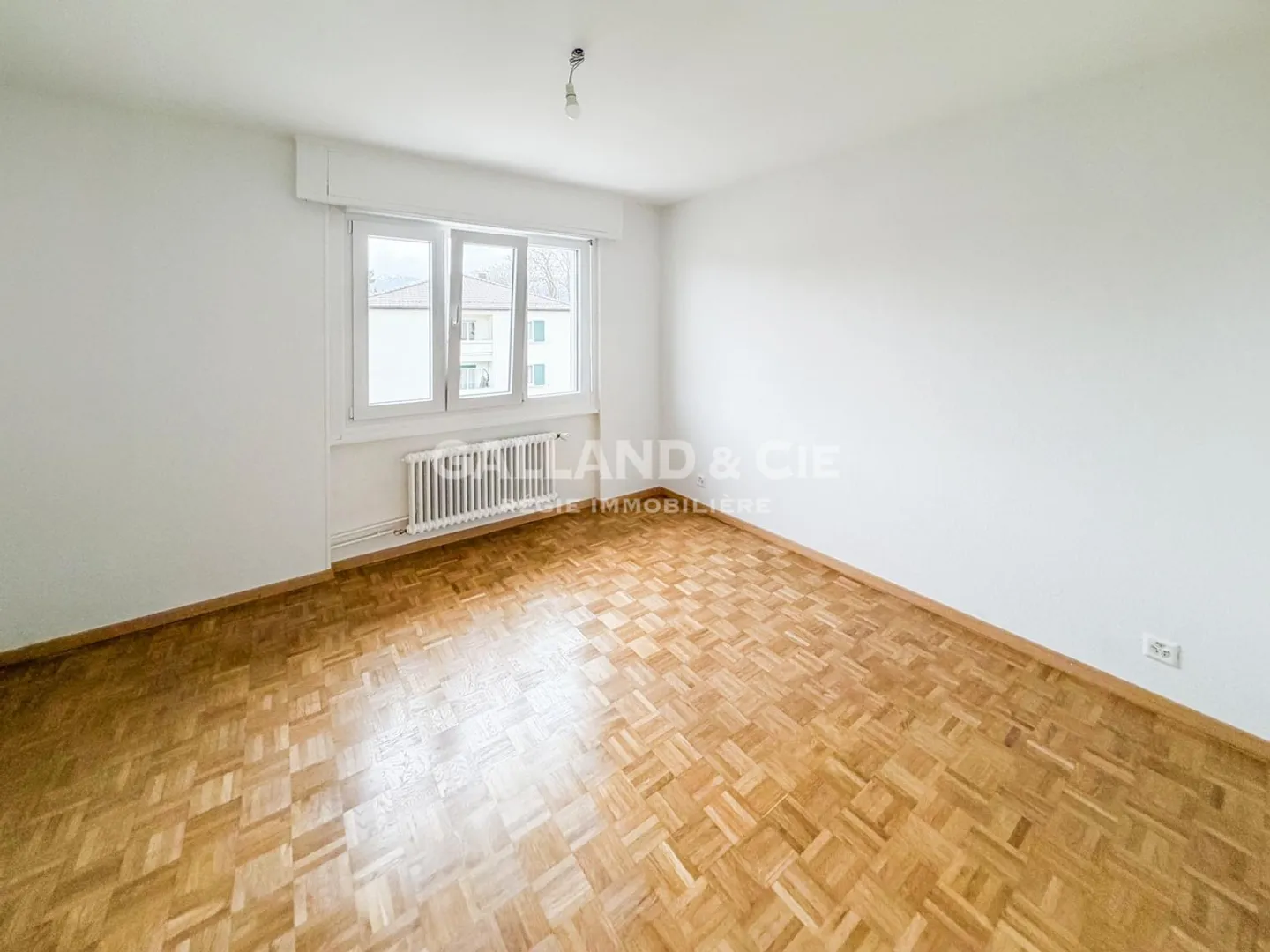 2-room apartment with balcony ideally located in Yverdon - Photo 2 of 5