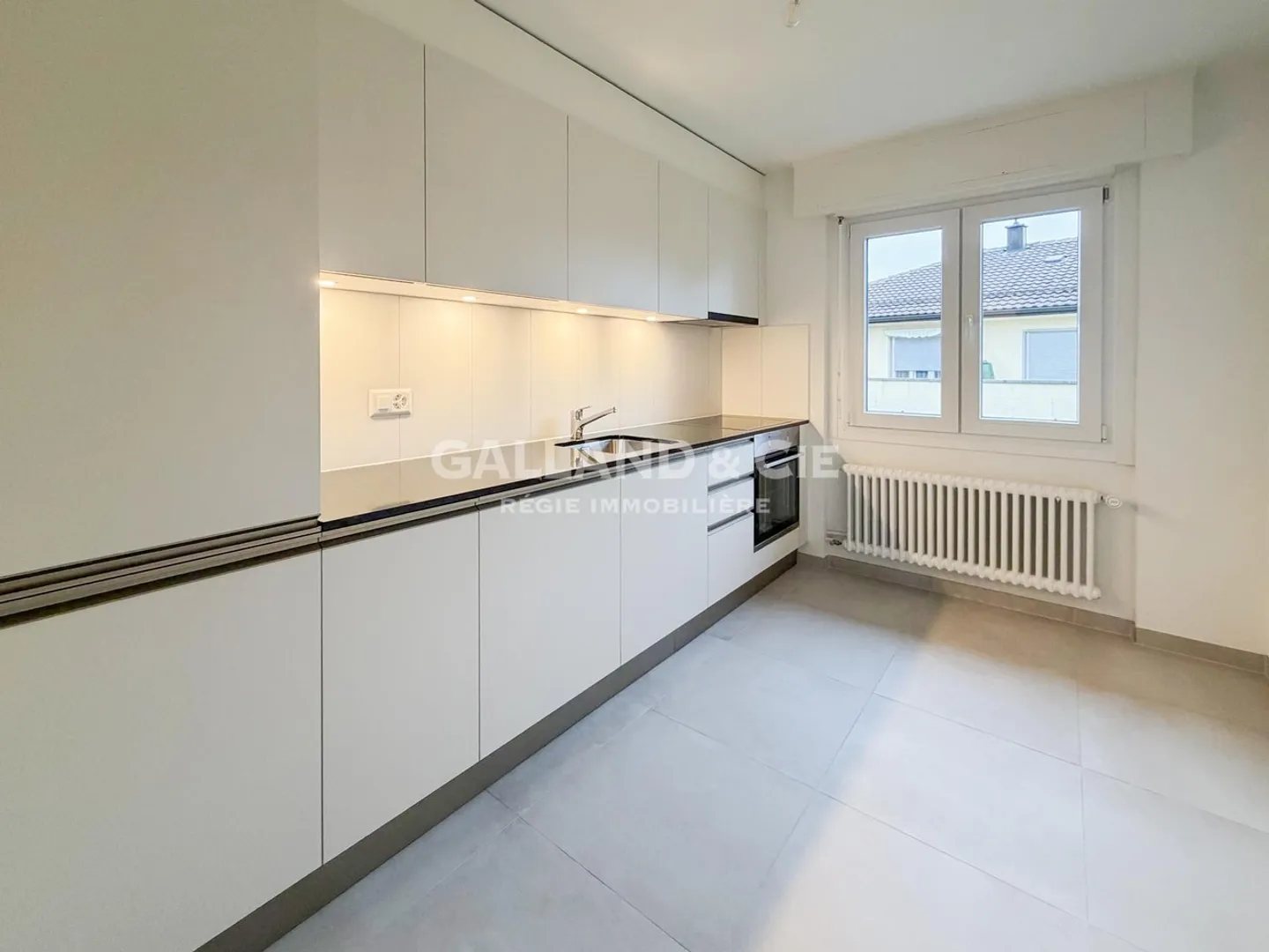 2-room apartment with balcony ideally located in Yverdon - Photo 3 of 5