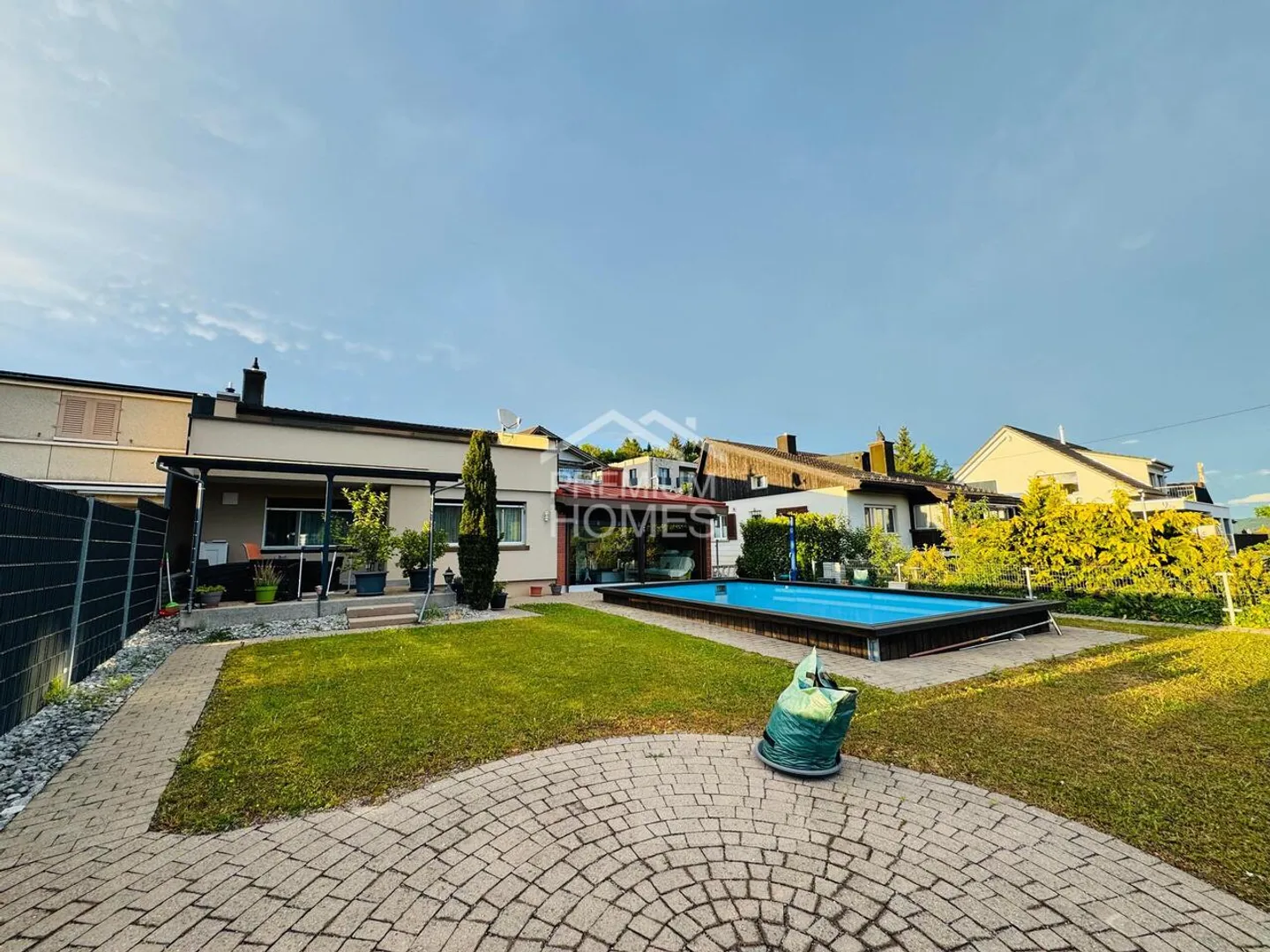 Sonniges Einfamilienhaus mit Pool - Foto 1 von 8