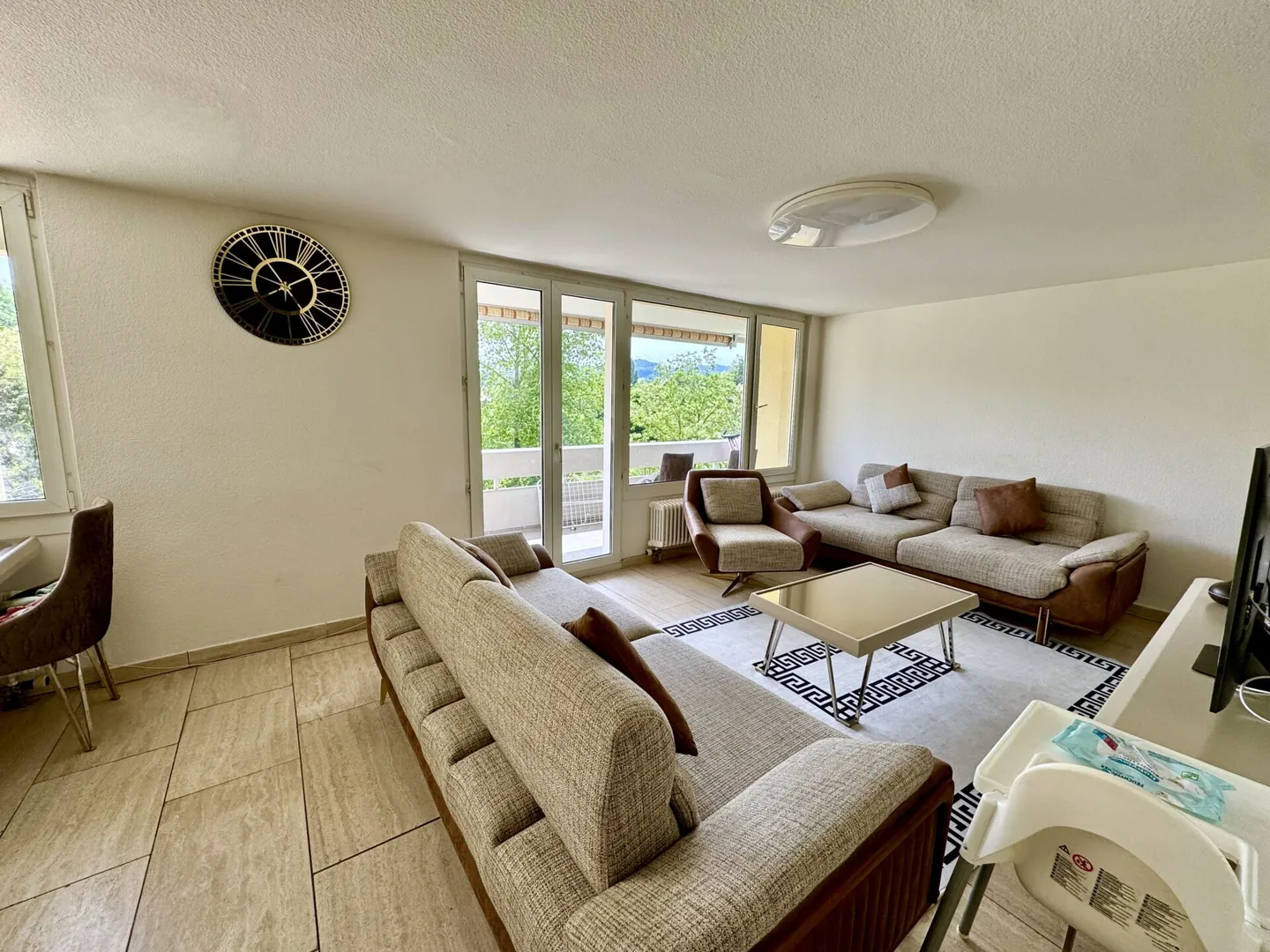 Vivere con vista: luminoso appartamento di 3,5 stanze ad Augst - Foto 1 di 8