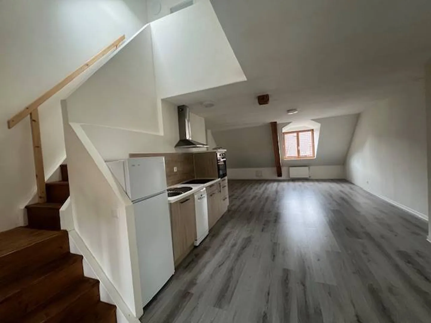 très joli duplex avec salle de bains et cuisine neuve - Photo 1 sur 5