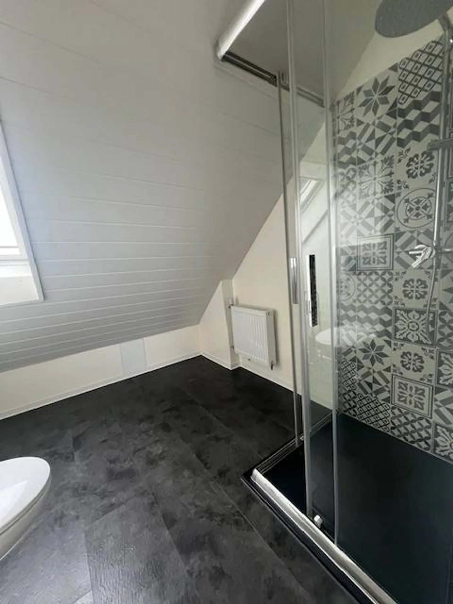 très joli duplex avec salle de bains et cuisine neuve - Photo 3 sur 5