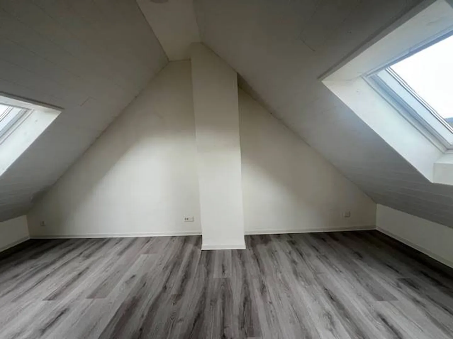 très joli duplex avec salle de bains et cuisine neuve - Photo 5 sur 5