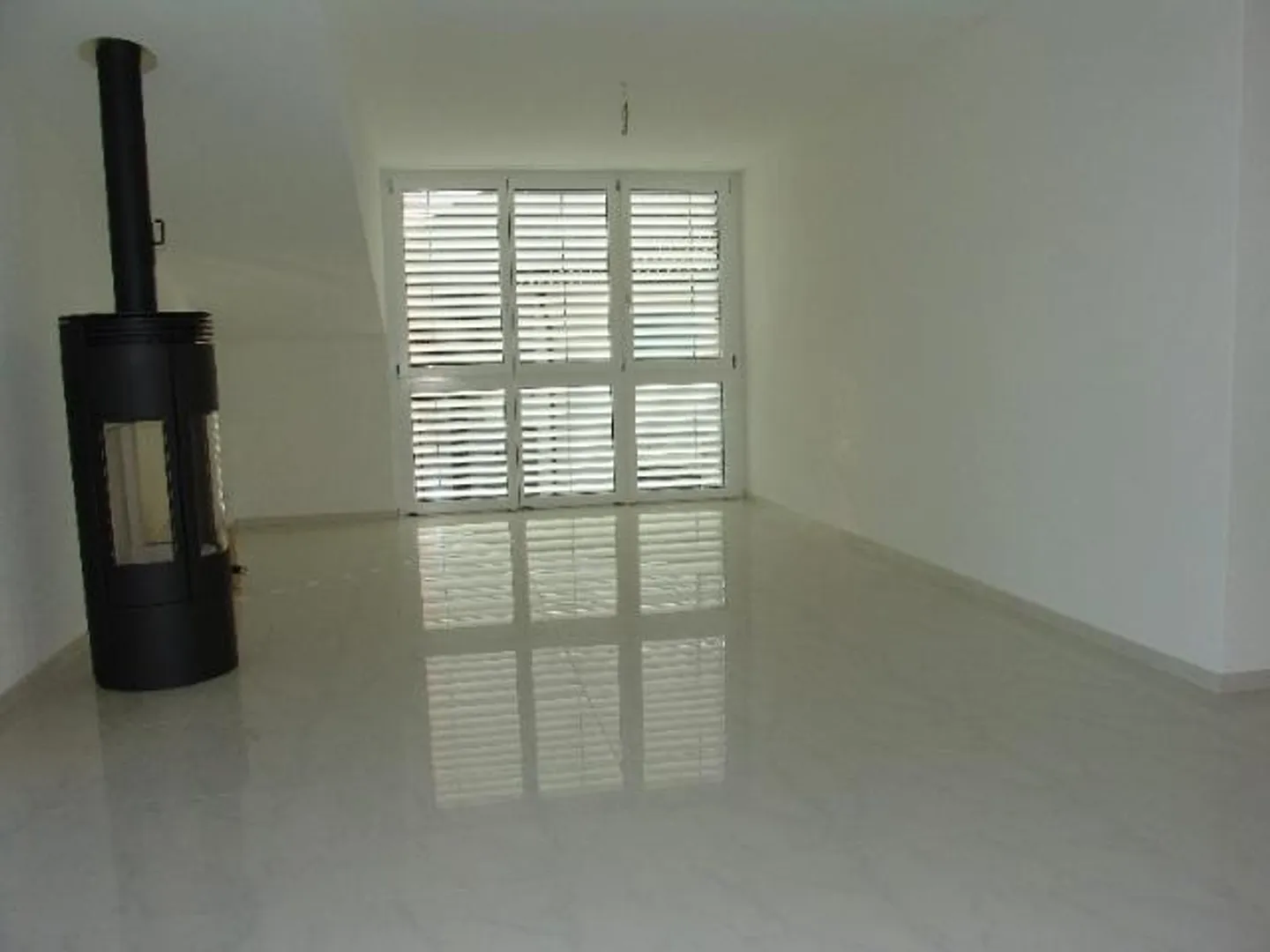 Einmalige 3 1/2 Zimmer Dachwohnung mit Seesicht - Photo 4 sur 7
