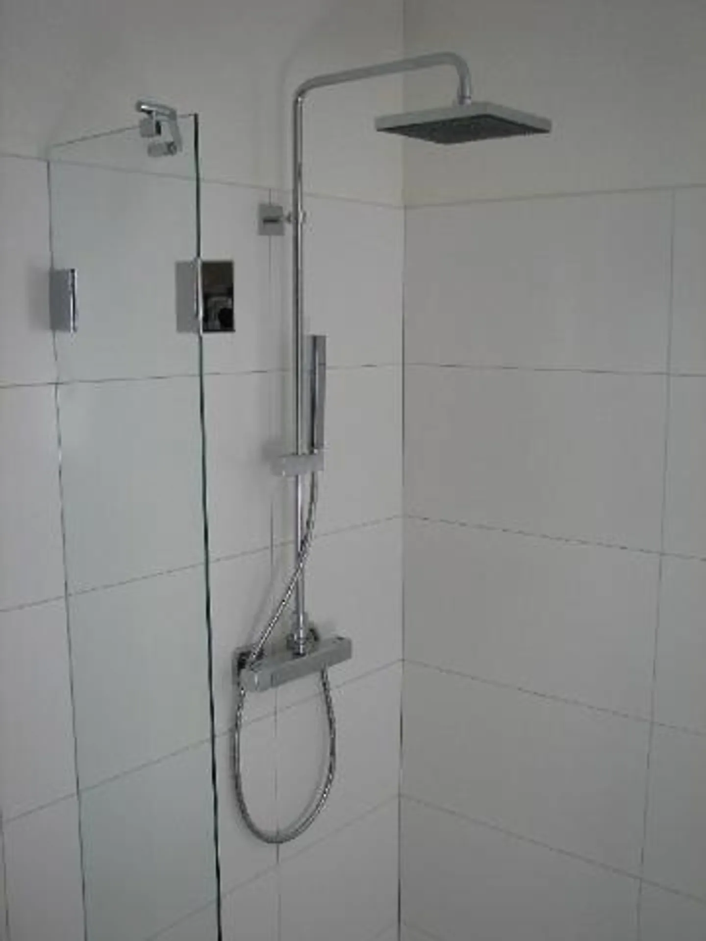 Einmalige 3 1/2 Zimmer Dachwohnung mit Seesicht - Photo 7 sur 7