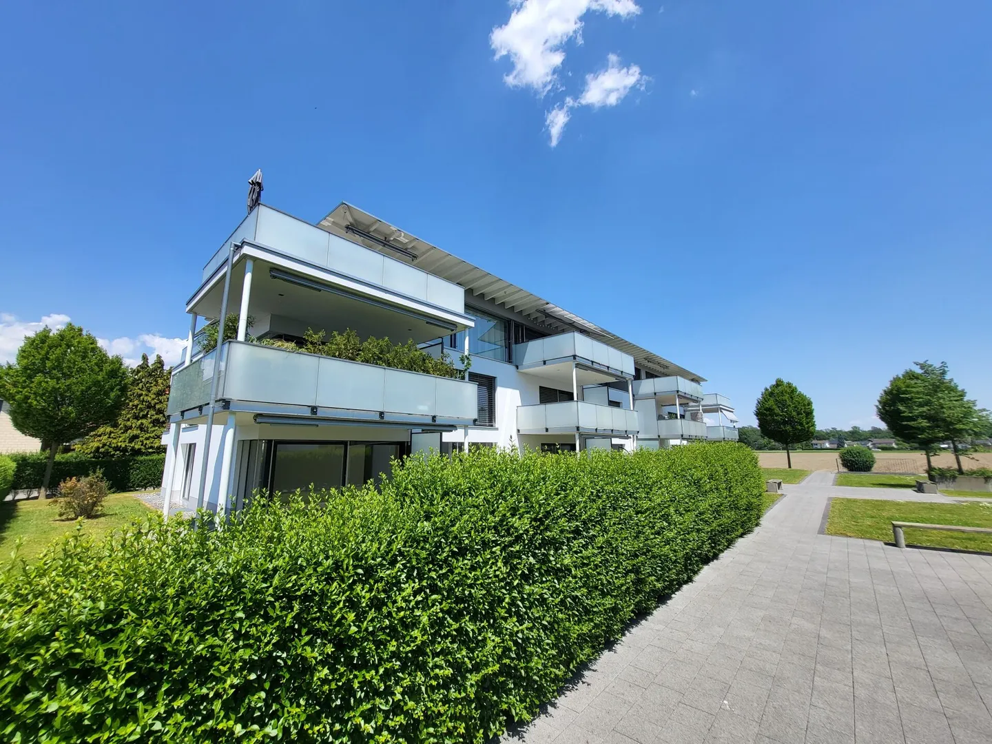 Moderne 2.5-Zimmer-Wohnung mit Terrasse - Photo 1 of 9