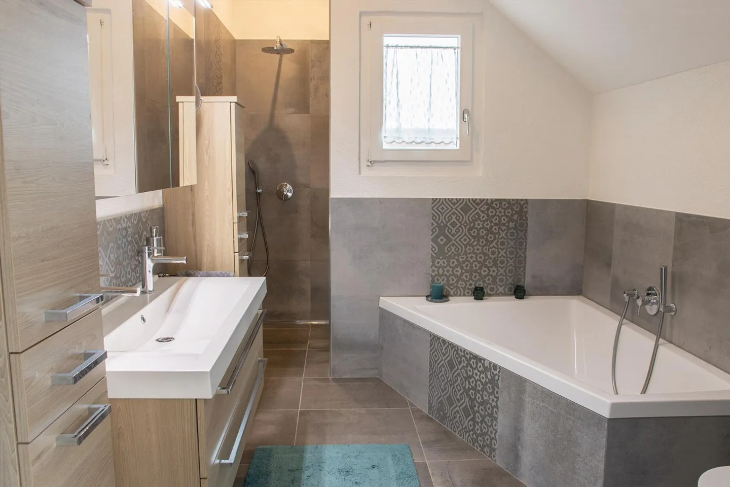 Ampio appartamento attico duplex di 5,5 locali con panorama alpino - Foto 6 di 6