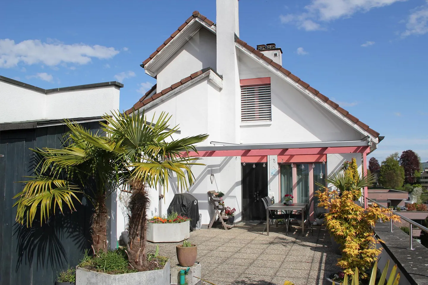 Ampio appartamento attico duplex di 5,5 locali con panorama alpino - Foto 1 di 6