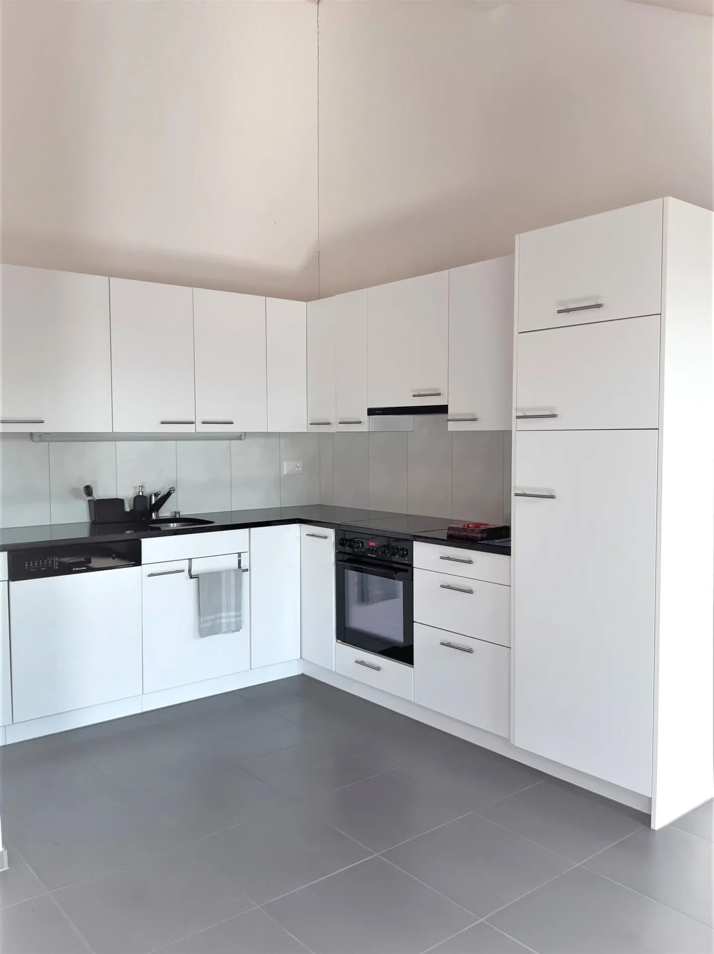 Charming 3.5-room apartment with balcony and panoramic view - Photo 5 of 7