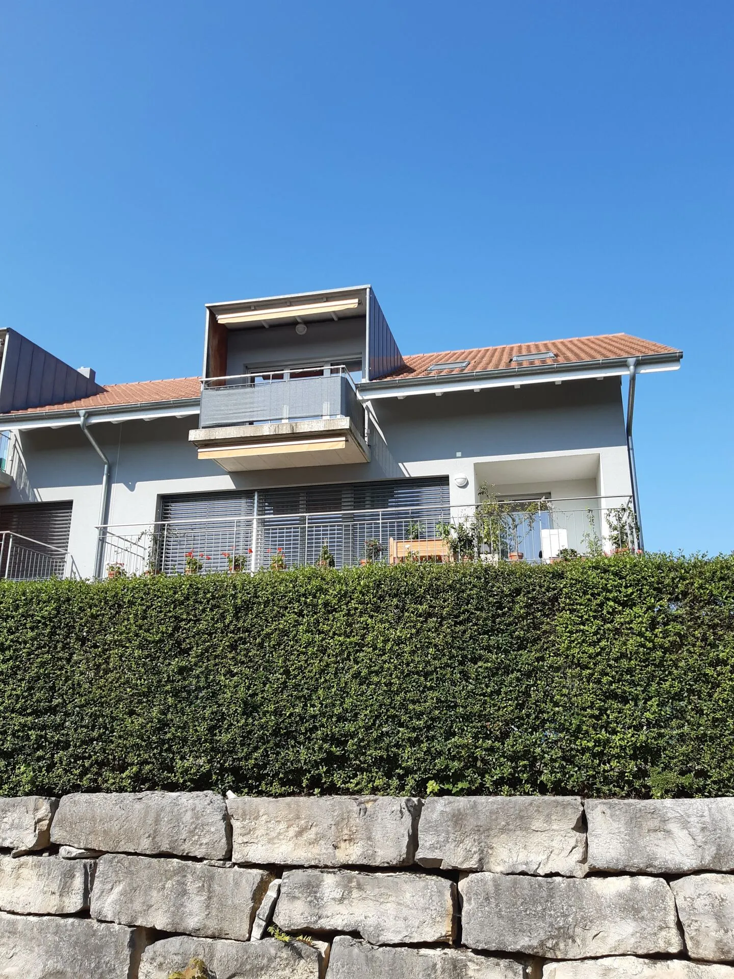 Charming 3.5-room apartment with balcony and panoramic view - Photo 1 of 7
