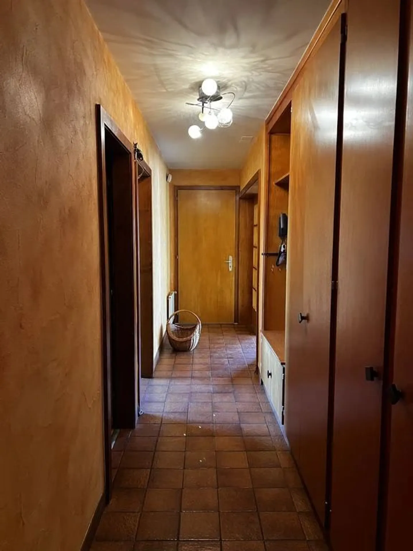 Spacious 5.5 Room Apartment - Photo 5 of 10
