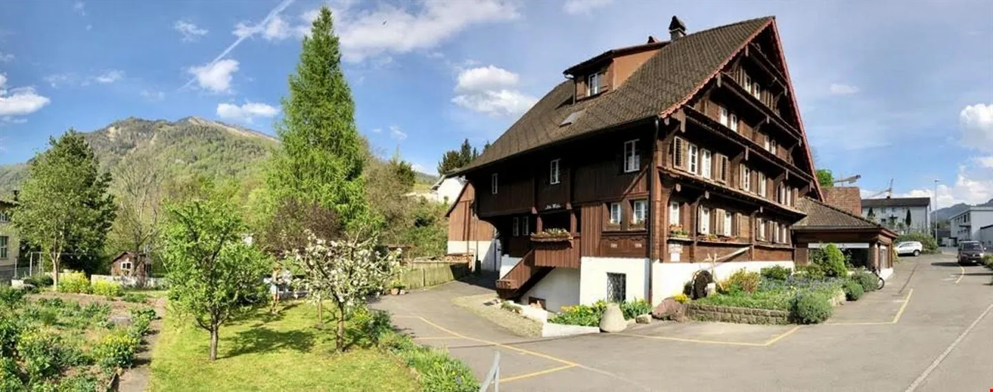 4-room apartment in a 300-year-old wooden house - Photo 1 of 9