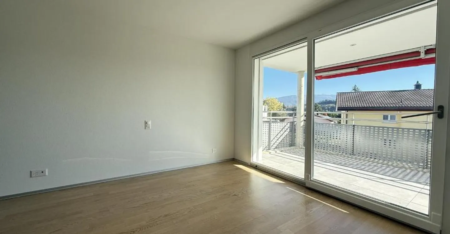 Spacious Apartment with Rooftop Terrace - Photo 5 of 10
