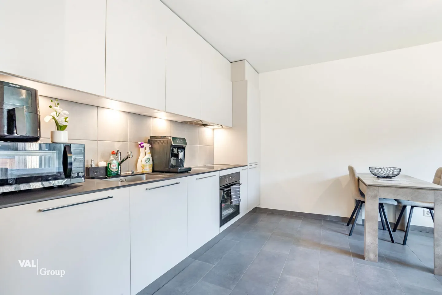 Studio confortable, une opportunité de rendement proche de Sion. - Foto 3 di 8