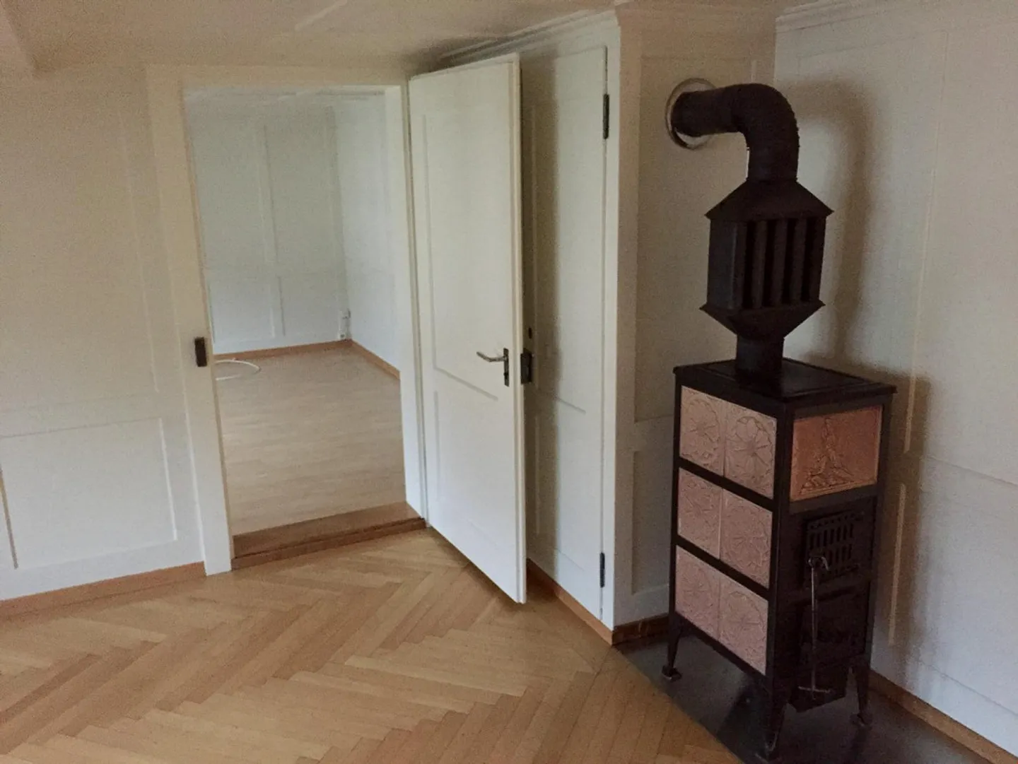 4-room apartment in a 300-year-old wooden house - Photo 4 of 9