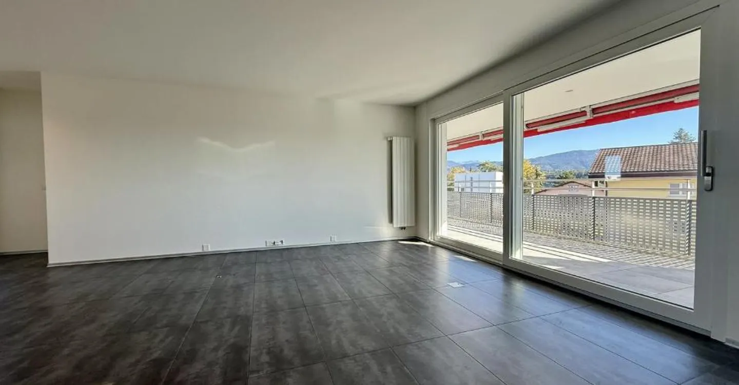 Spacious Apartment with Rooftop Terrace - Photo 2 of 10