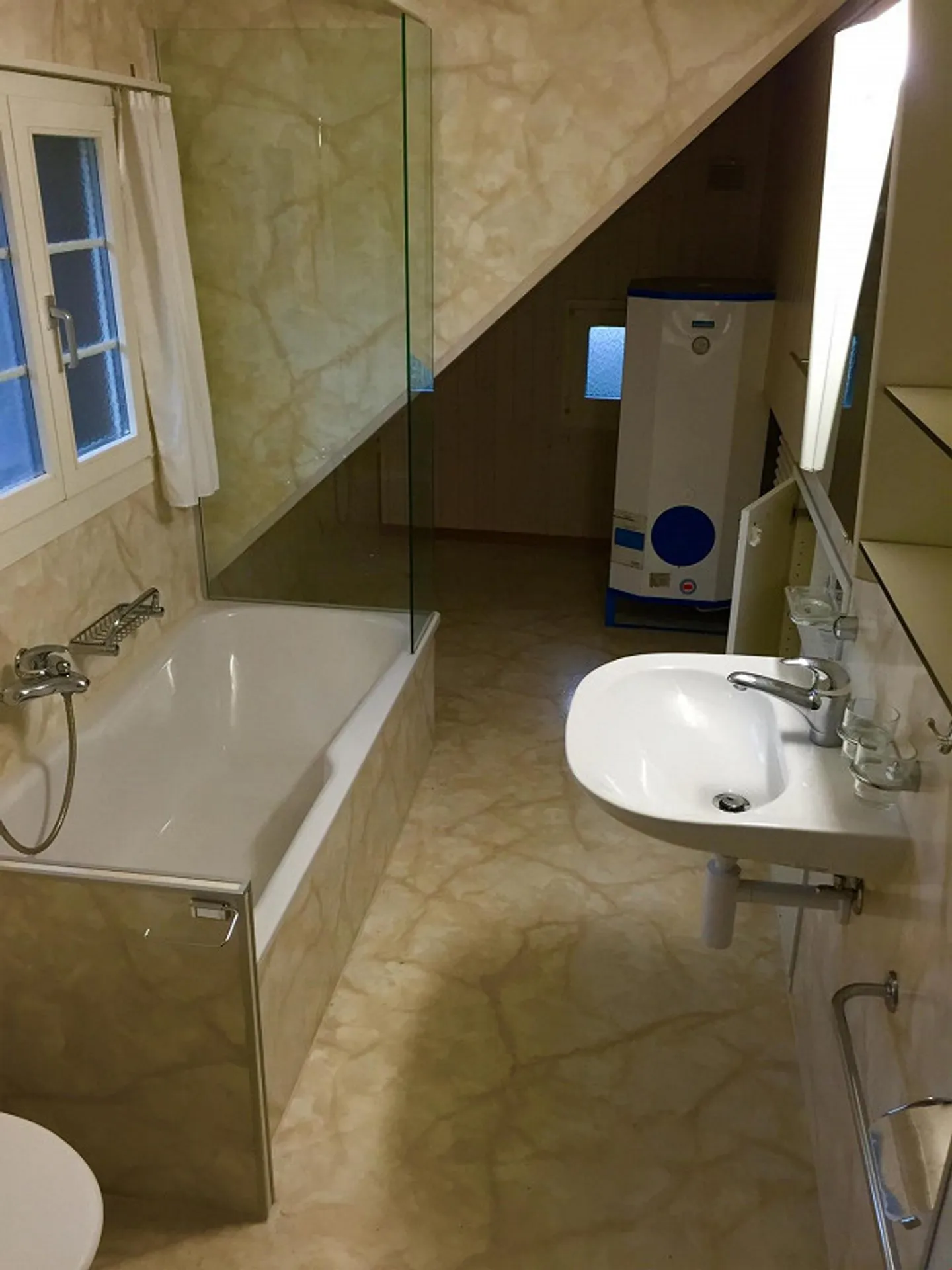 4-room apartment in a 300-year-old wooden house - Photo 5 of 9