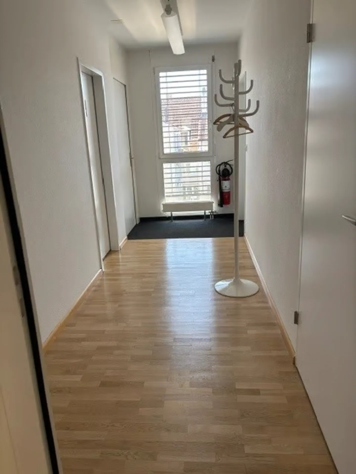 Attraente spazio commerciale e ufficio in posizione centrale a Binningen - Foto 4 di 10