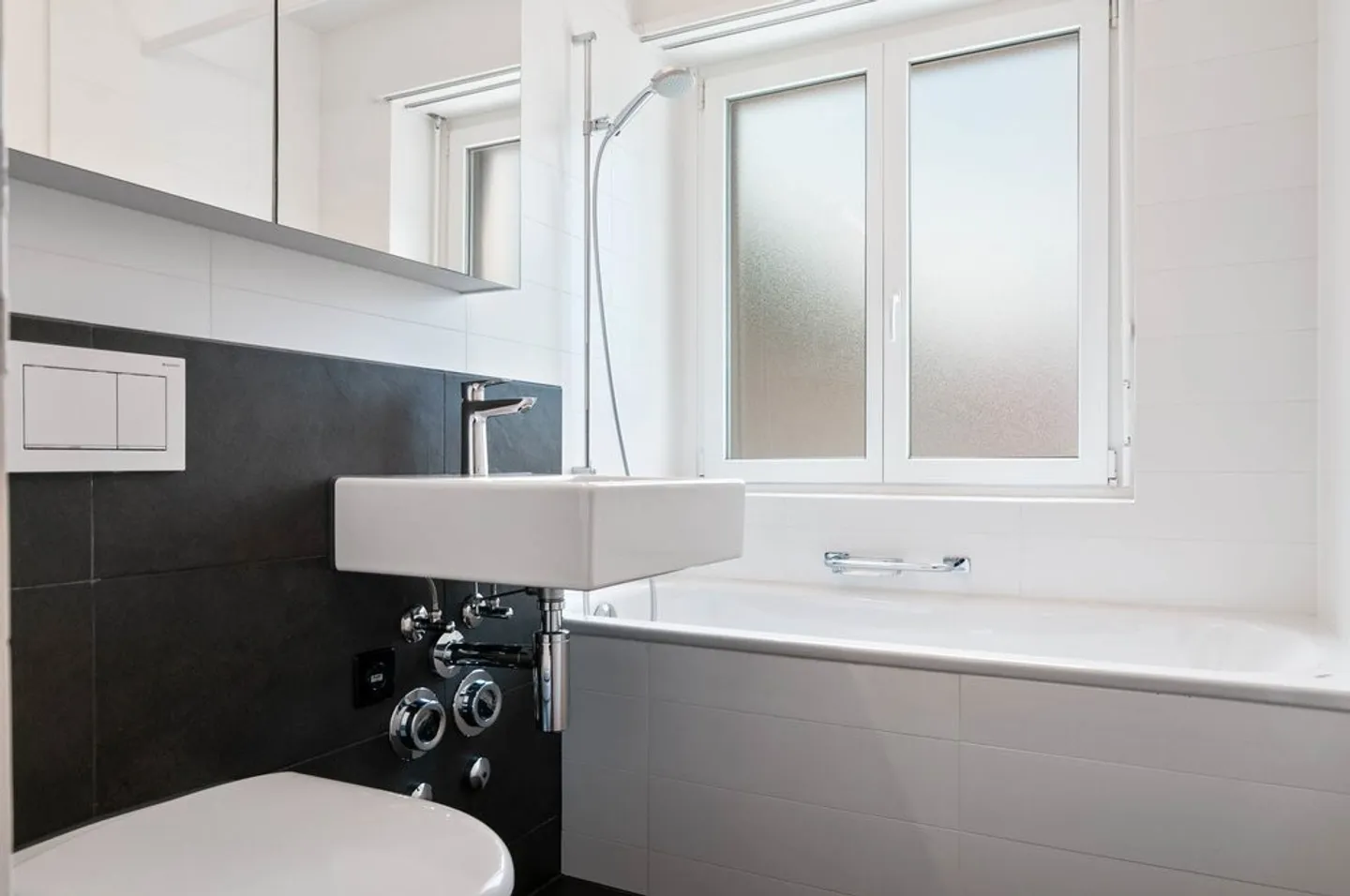 Appartamento moderno con balcone - Foto 6 di 7