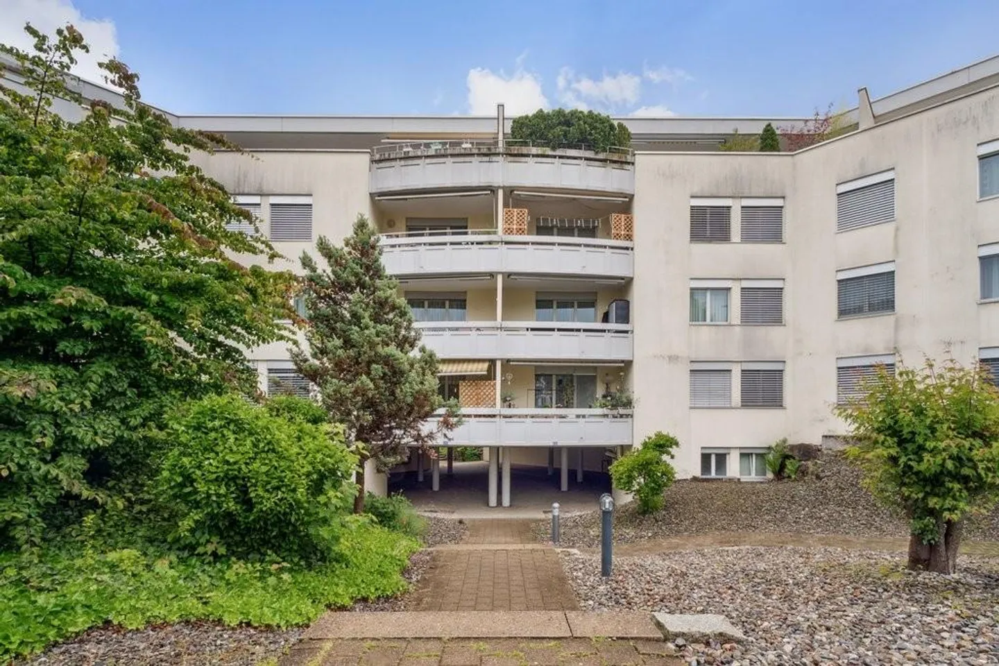 Grosszügige Attikawohnung über den Wolken von Spreitenbach - Photo 1 sur 7