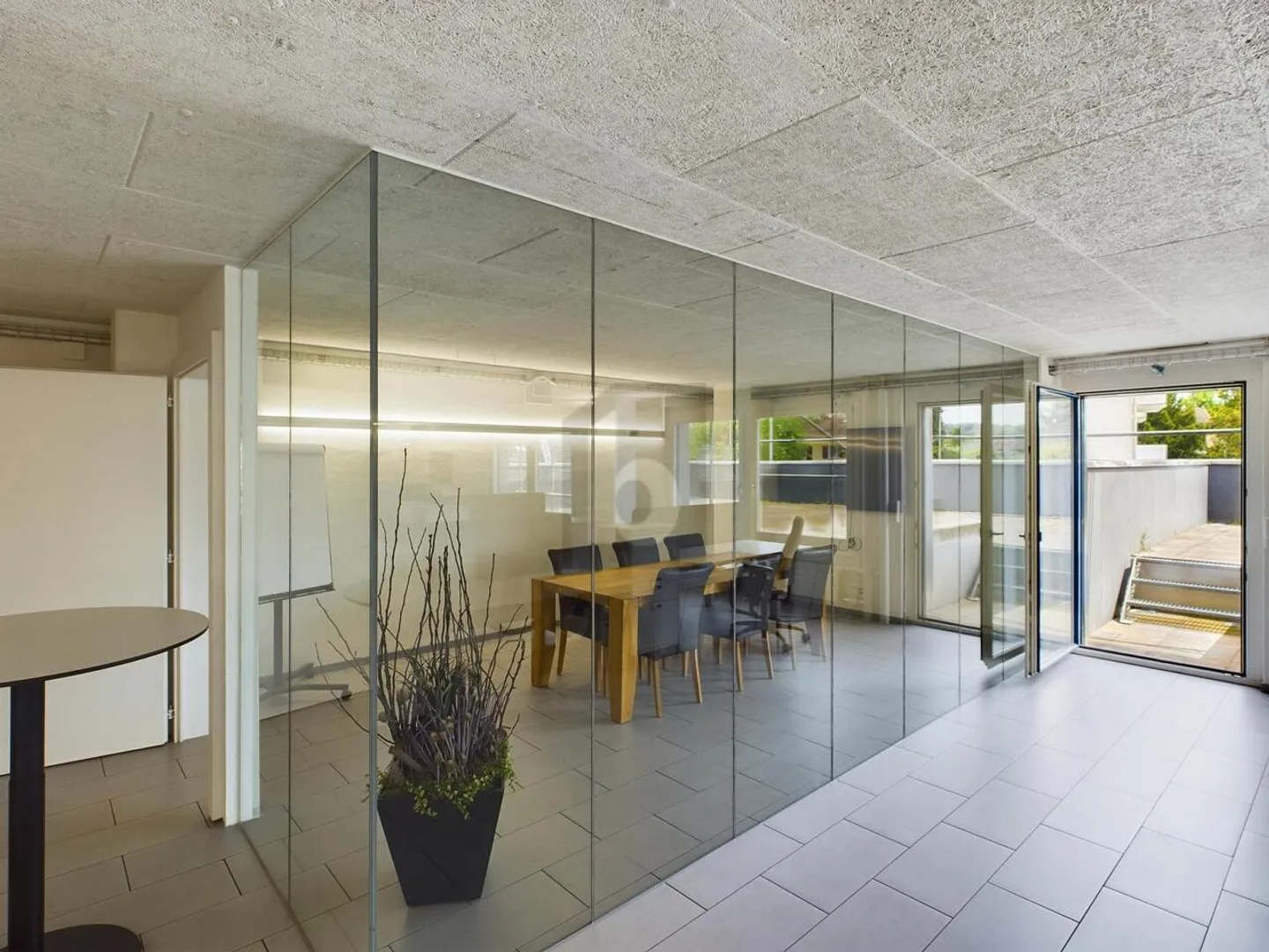Office space for rent - Photo 1 of 6