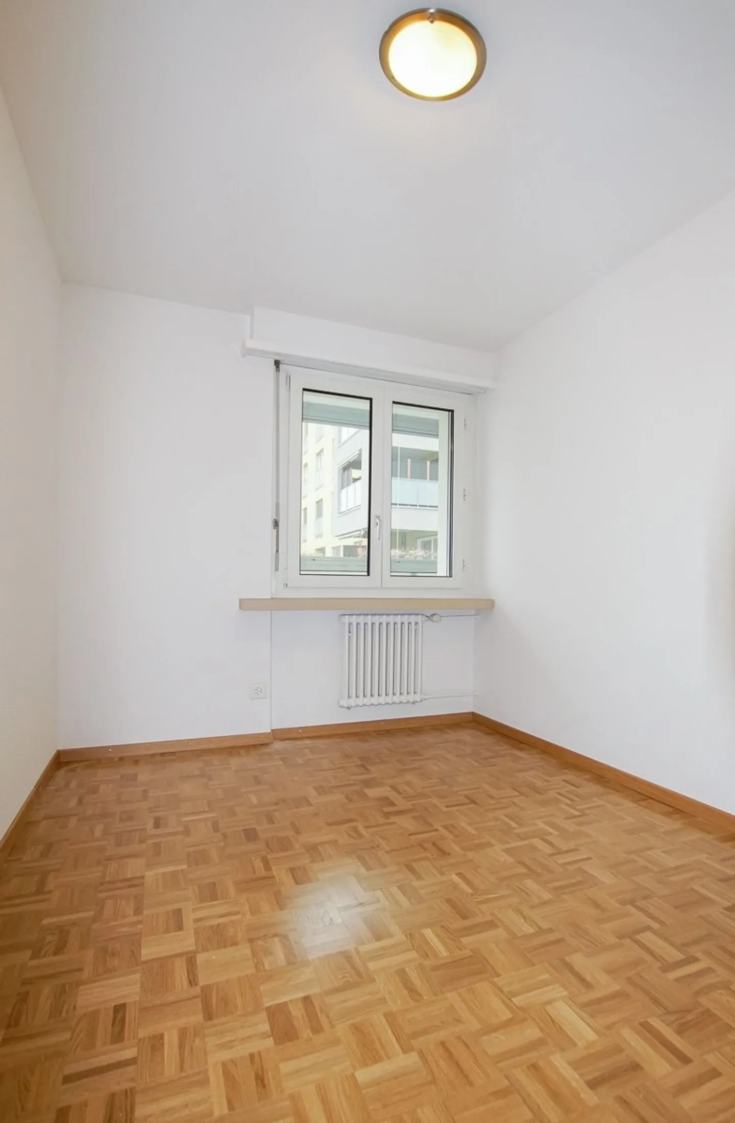 Bellissimo appartamento di 3 stanze in una posizione tranquilla - Foto 4 di 7