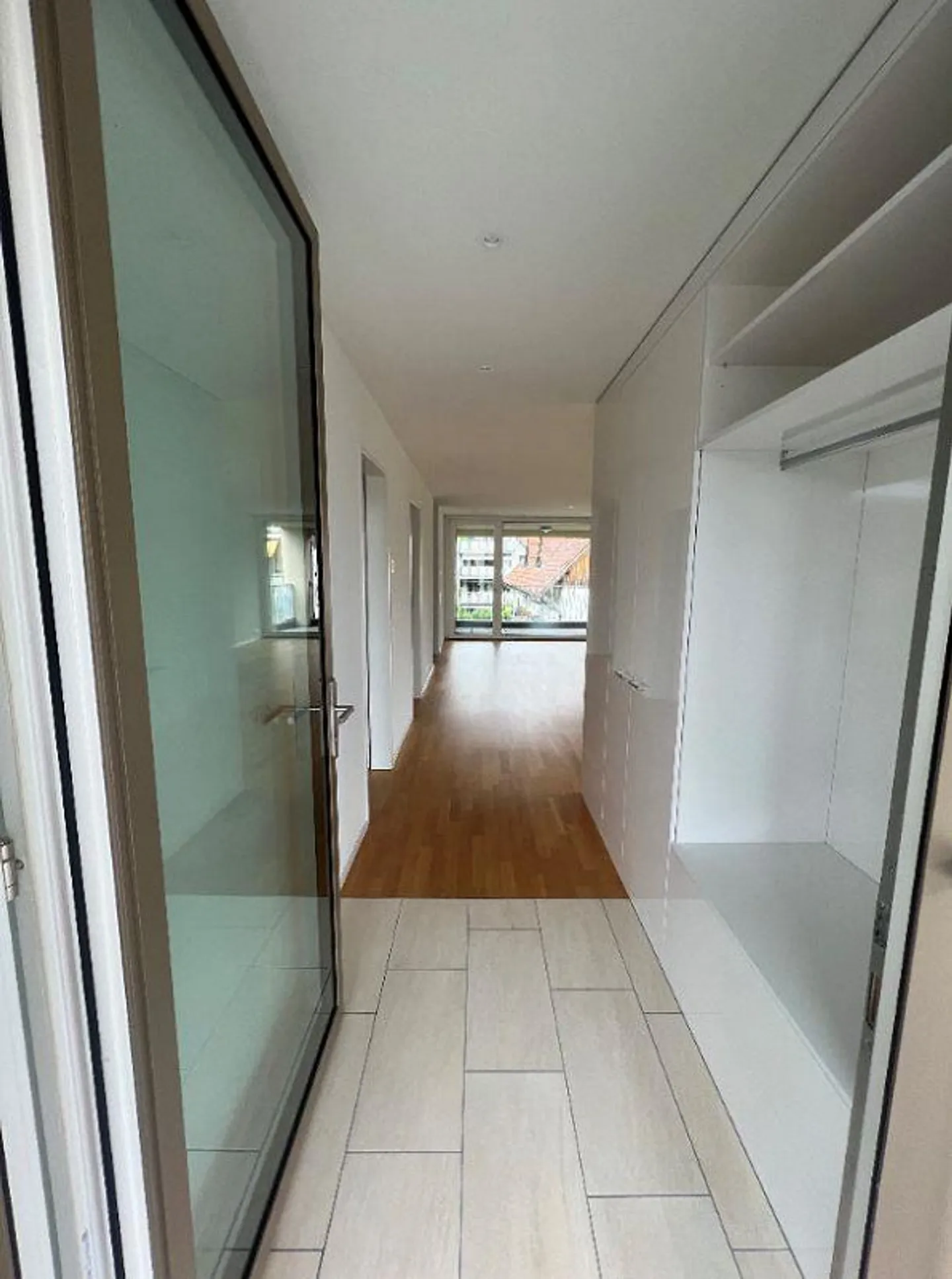 Appartement lumineux de 2,5 pièces dans un quartier proche de la nature - Photo 2 sur 6