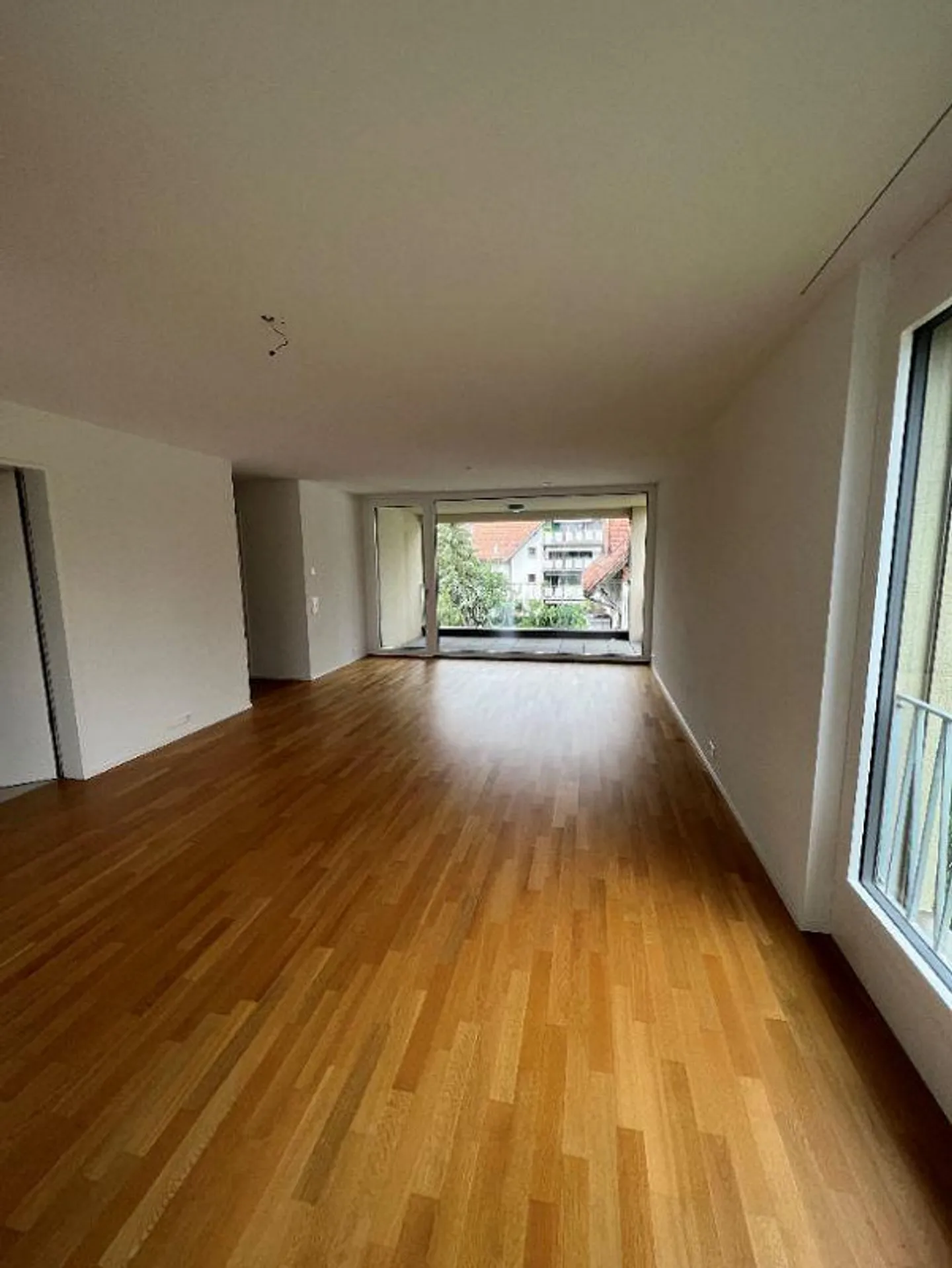 Appartement lumineux de 2,5 pièces dans un quartier proche de la nature - Photo 3 sur 6
