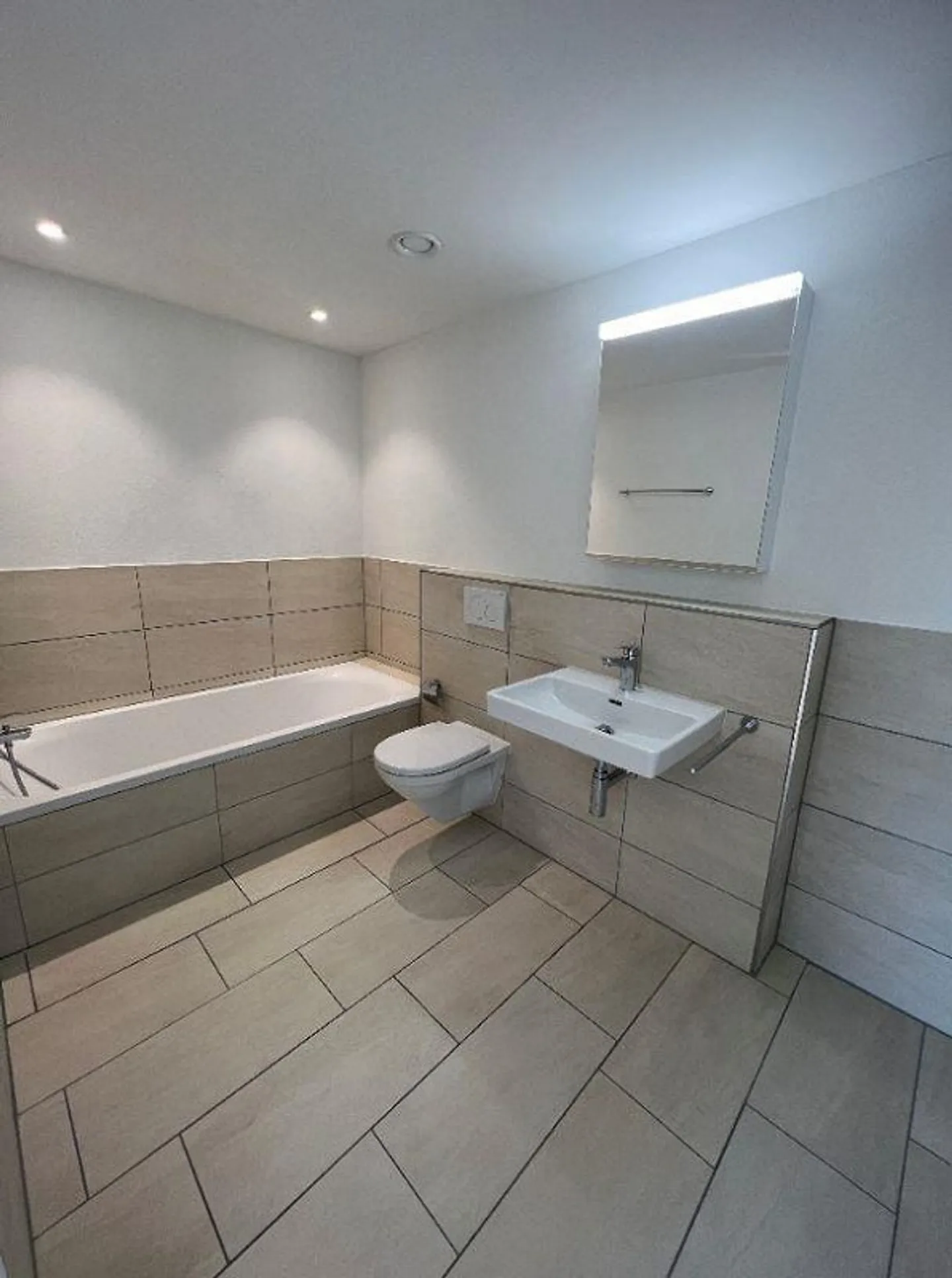 Appartement lumineux de 2,5 pièces dans un quartier proche de la nature - Photo 4 sur 6
