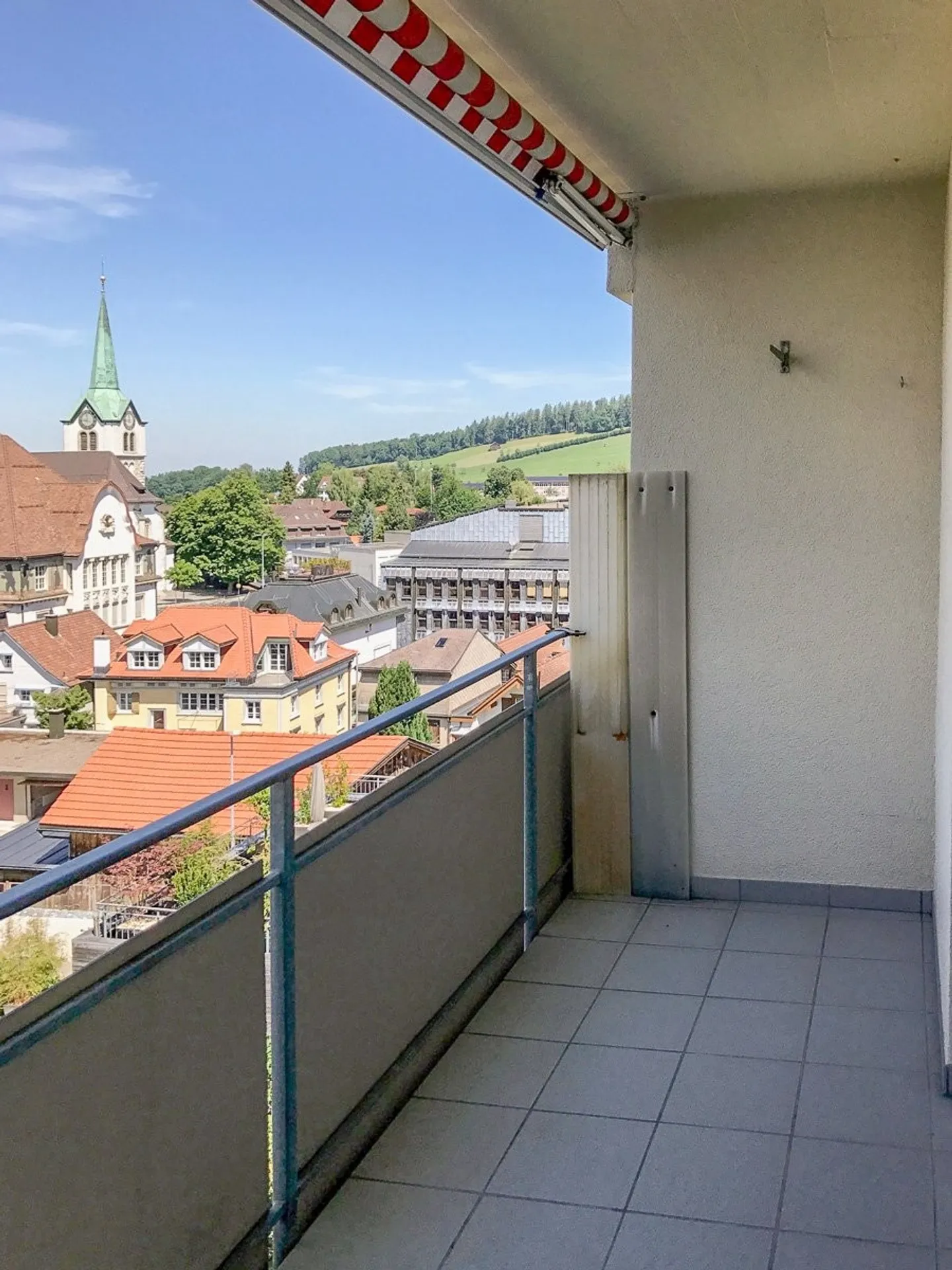 Bellissimo appartamento di 3 stanze in una posizione tranquilla - Foto 6 di 7