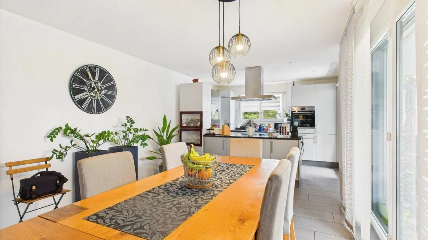 Grosszügige 4.5-Zimmer-Wohnung mit Balkon und flexibler Raumaufteilung - Foto 3 von 12