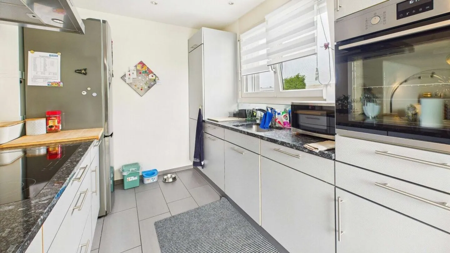 Grosszügige 4.5-Zimmer-Wohnung mit Balkon und flexibler Raumaufteilung - Foto 4 von 12