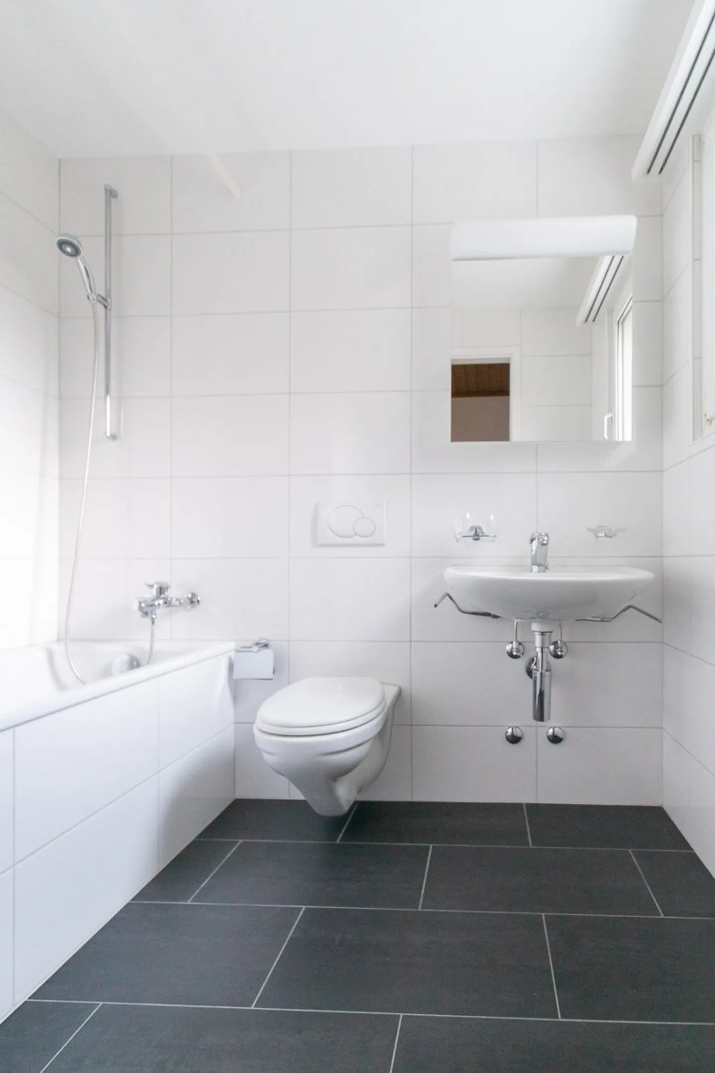 Bellissimo appartamento di 3 stanze in una posizione tranquilla - Foto 7 di 7