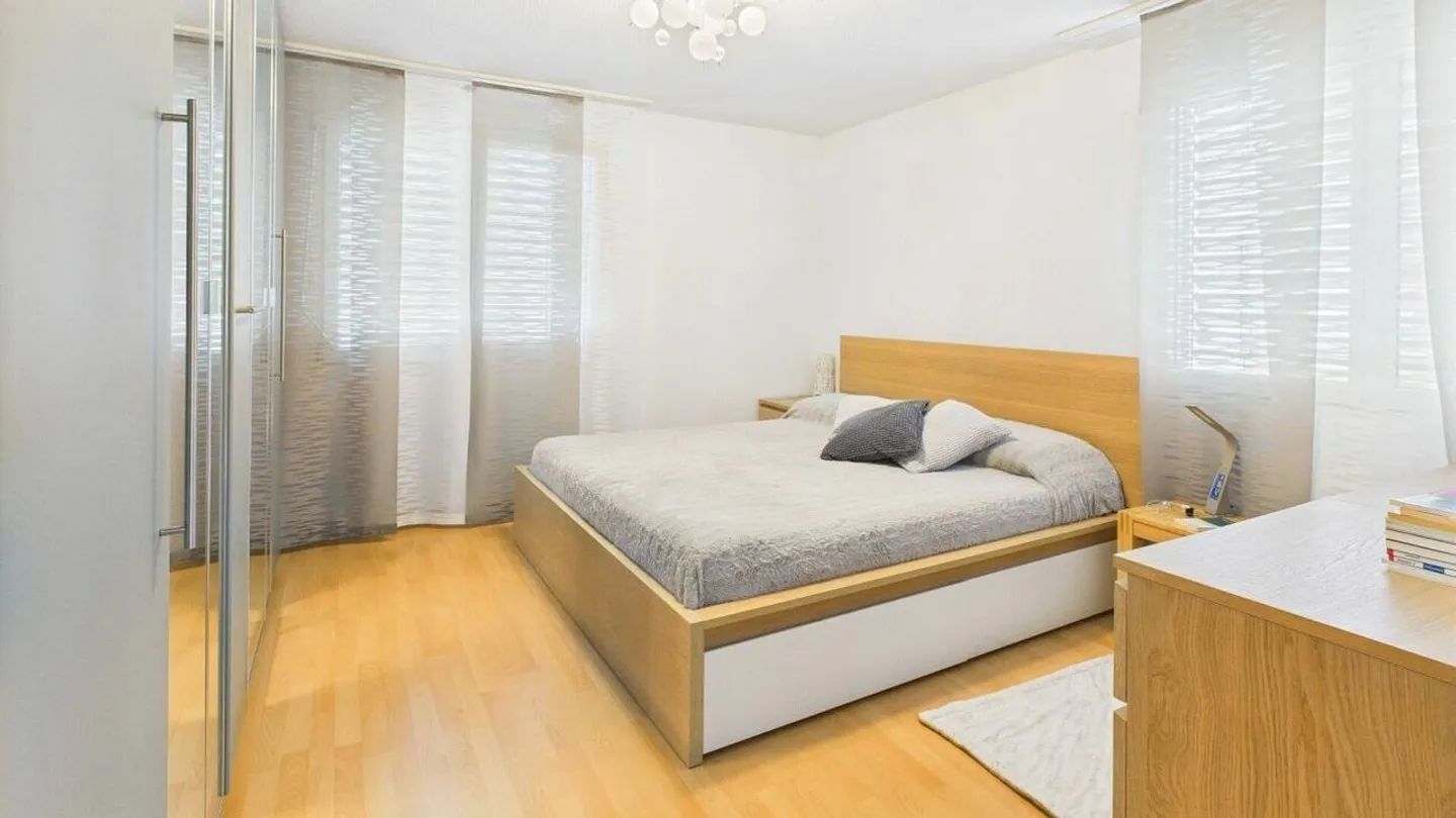 Grosszügige 4.5-Zimmer-Wohnung mit Balkon und flexibler Raumaufteilung - Foto 6 von 12