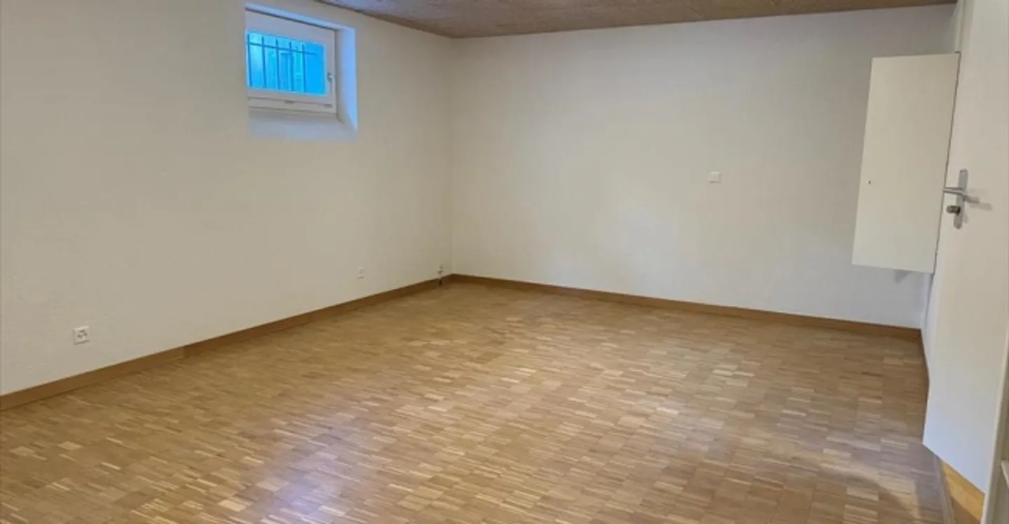 Edificio ad uso misto in affitto - Foto 2 di 3