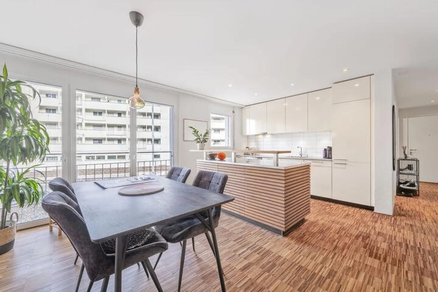 INTELLIGENTE E MODERNO NEL CENTRO - Foto 1 di 8