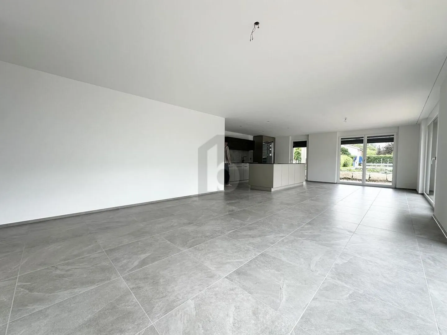 LUSSUOSO, COME IN UN BUNGALOW CON UN GRANDE GIARDINO - Foto 2 di 6