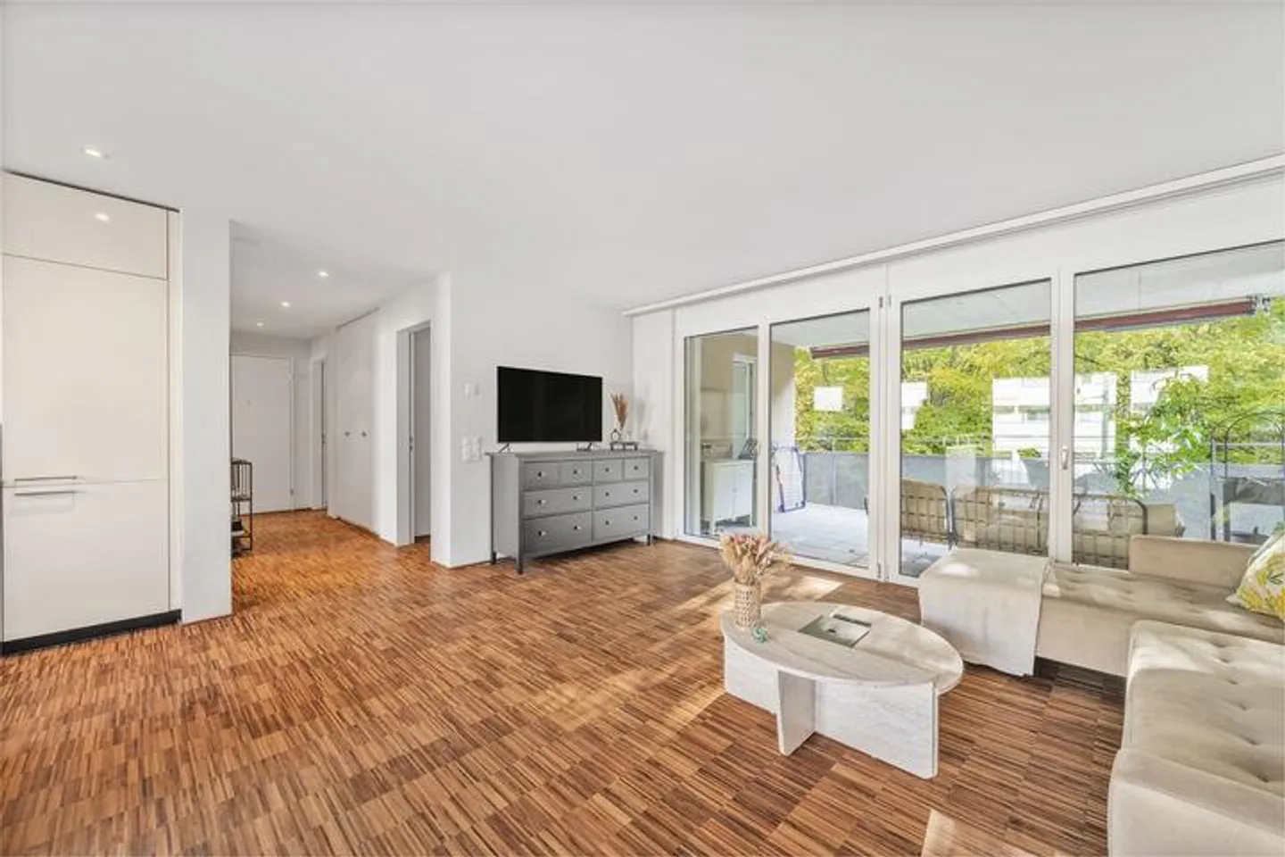 INTELLIGENTE E MODERNO NEL CENTRO - Foto 2 di 8