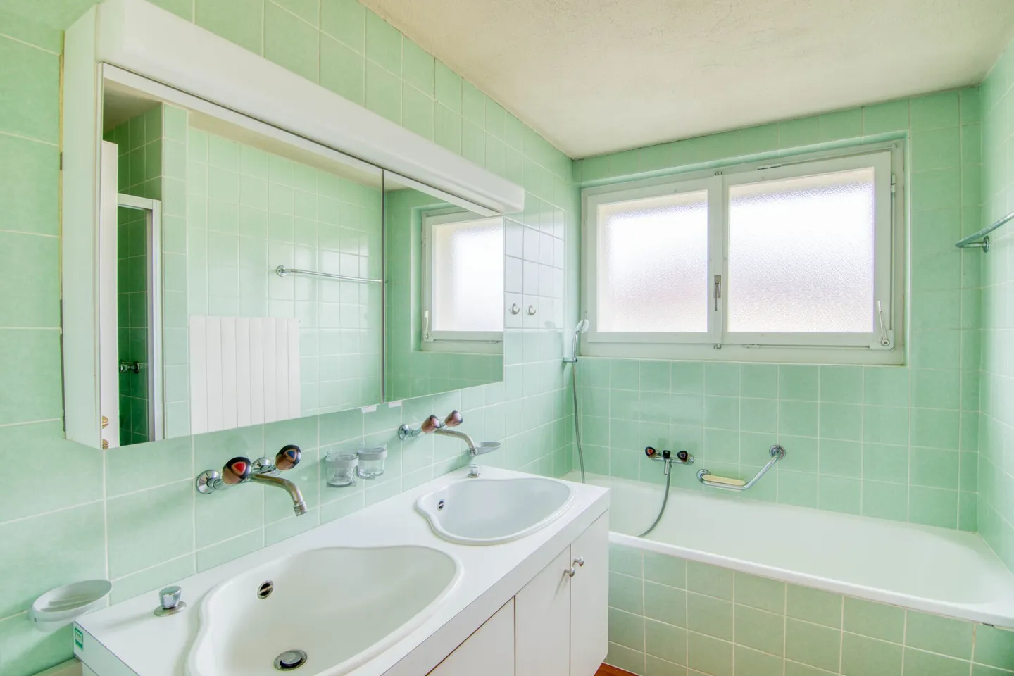 Maison individuelle de 6,5 pièces située au calme à Meikirch avec intimité et espace pour plusieurs véhicules - Photo 18 sur 34