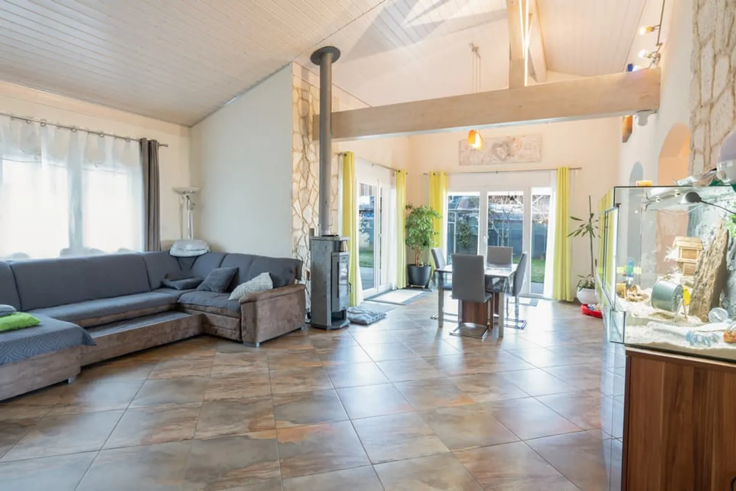 Single-storey villa - Photo 2 of 10