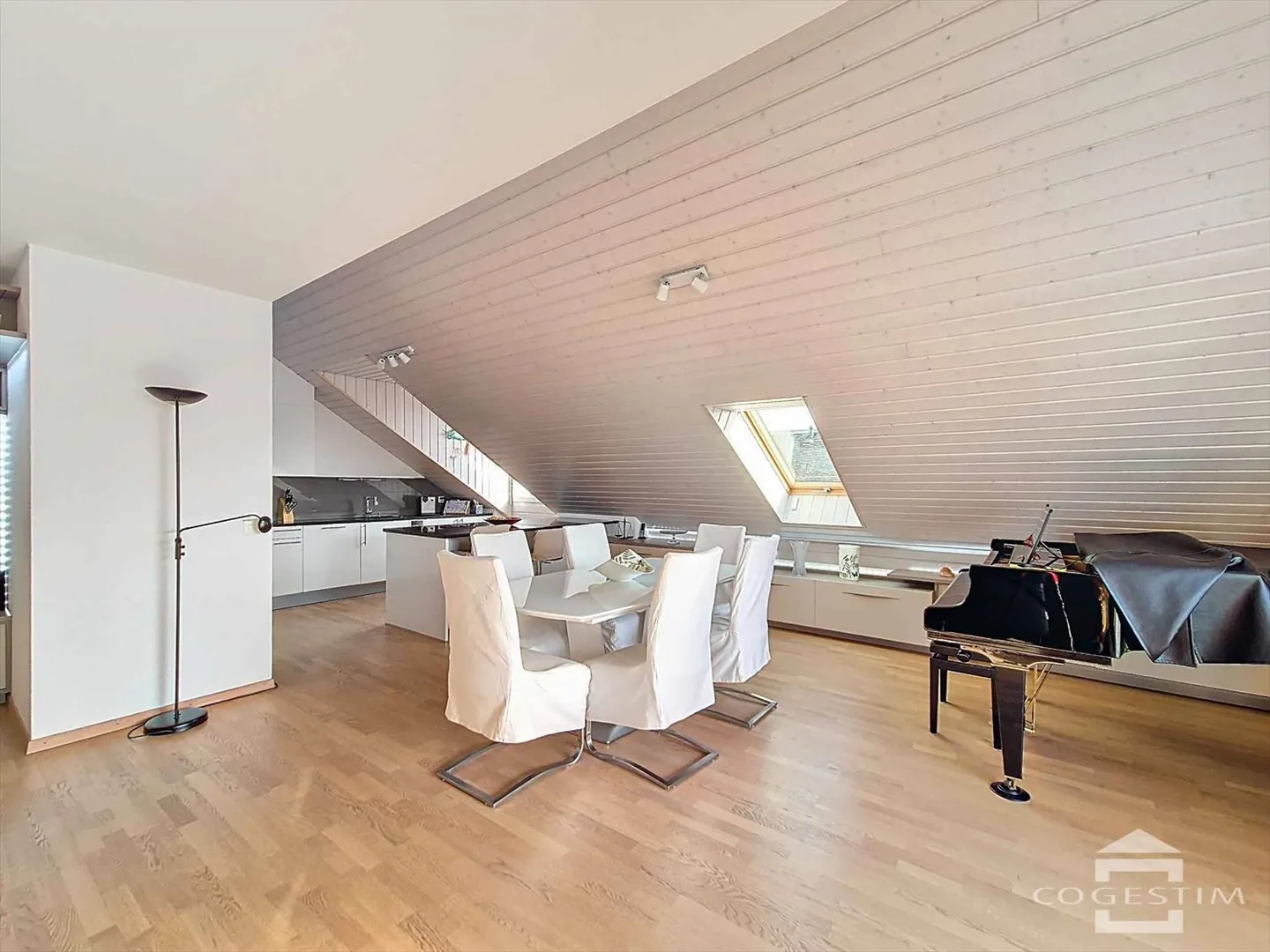 Ultimo piano 5.5 stanze - Foto 2 di 12